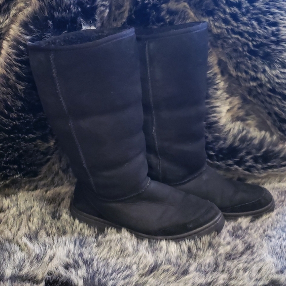 Uggs Black Tall Revival Boots Sheepskin 7 W - Picture 3 of 11